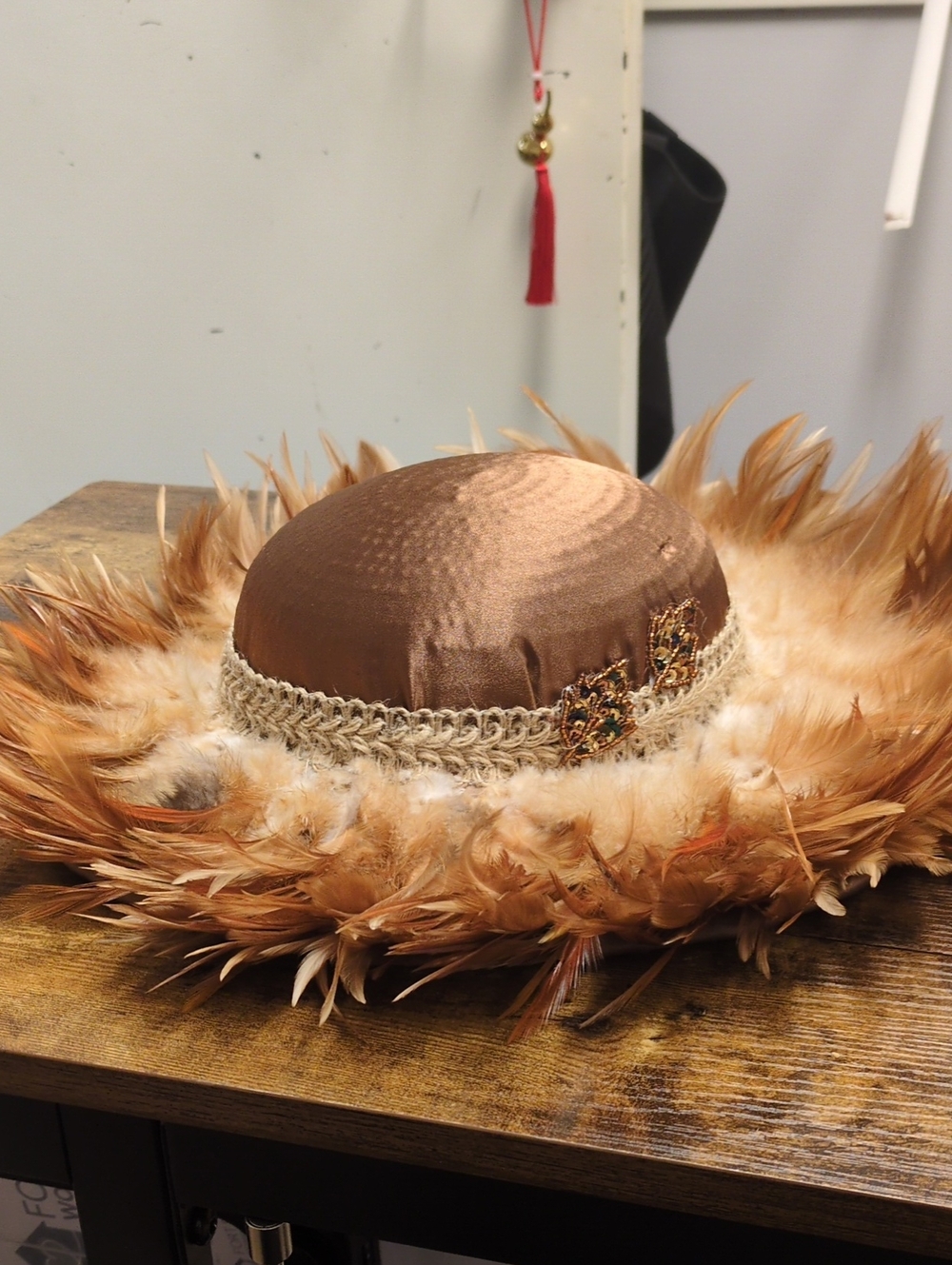 Vintage Brown Feather Brim Women's Hat with Cream Trim - Picture 1 of 7